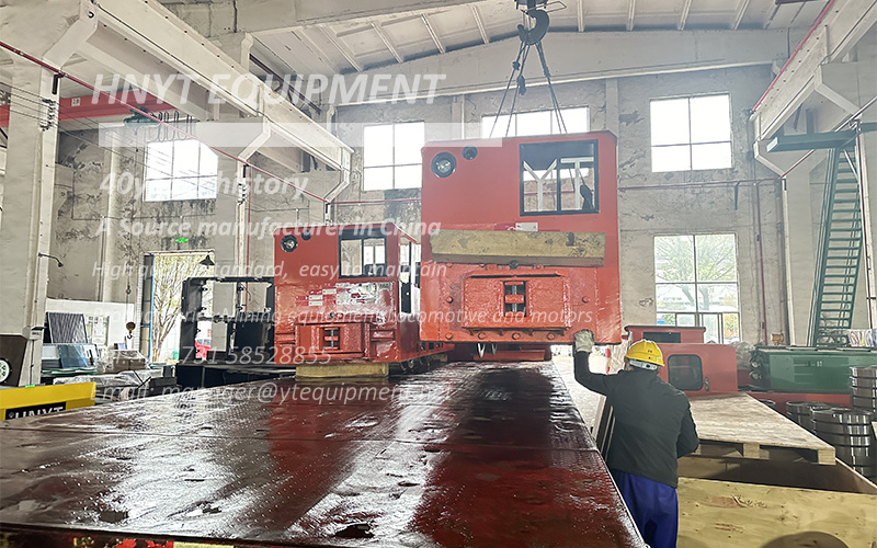 Delivery of explosion-proof 8-ton battery locomotives 3.jpg