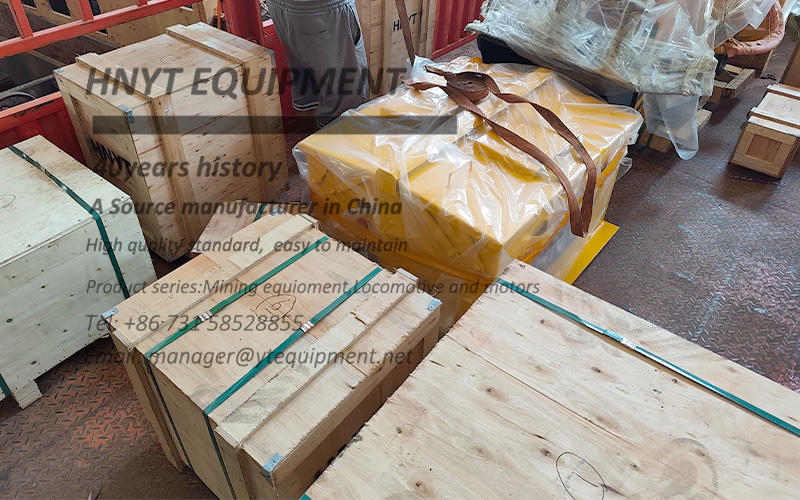 Export of 2.5 ton battery locomotive and ZQ-13 rock loader 4.jpg