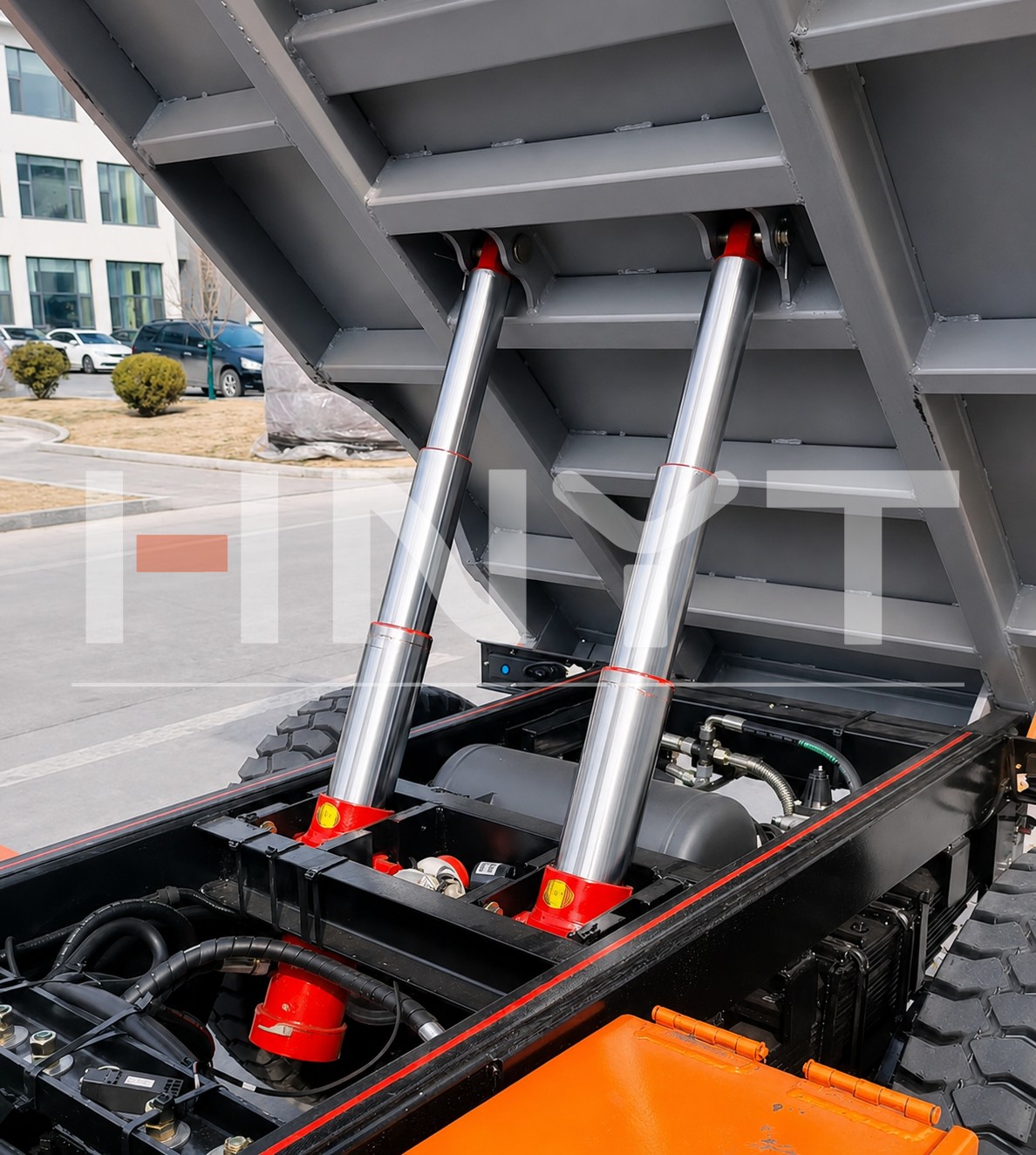 Hydraulic cylinders should lift smoothly without leakage or vibration.jpg