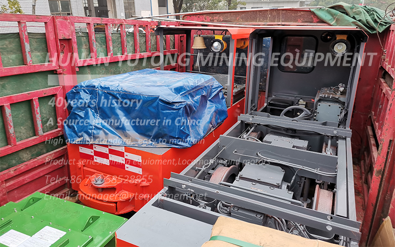 Mining lithium battery electric locomotives are sent to Henan