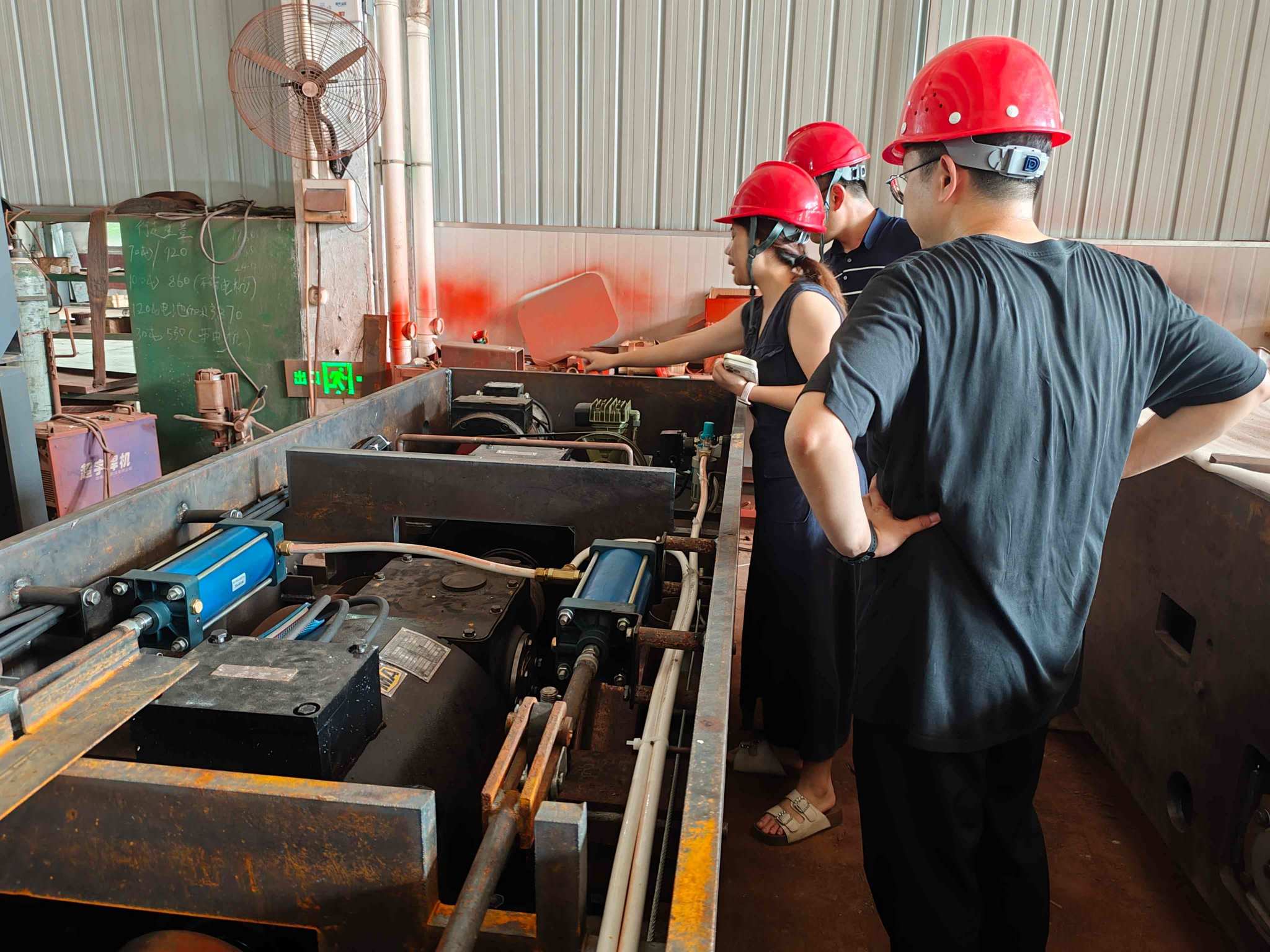 Air braking system for mine electric locomotives.jpg