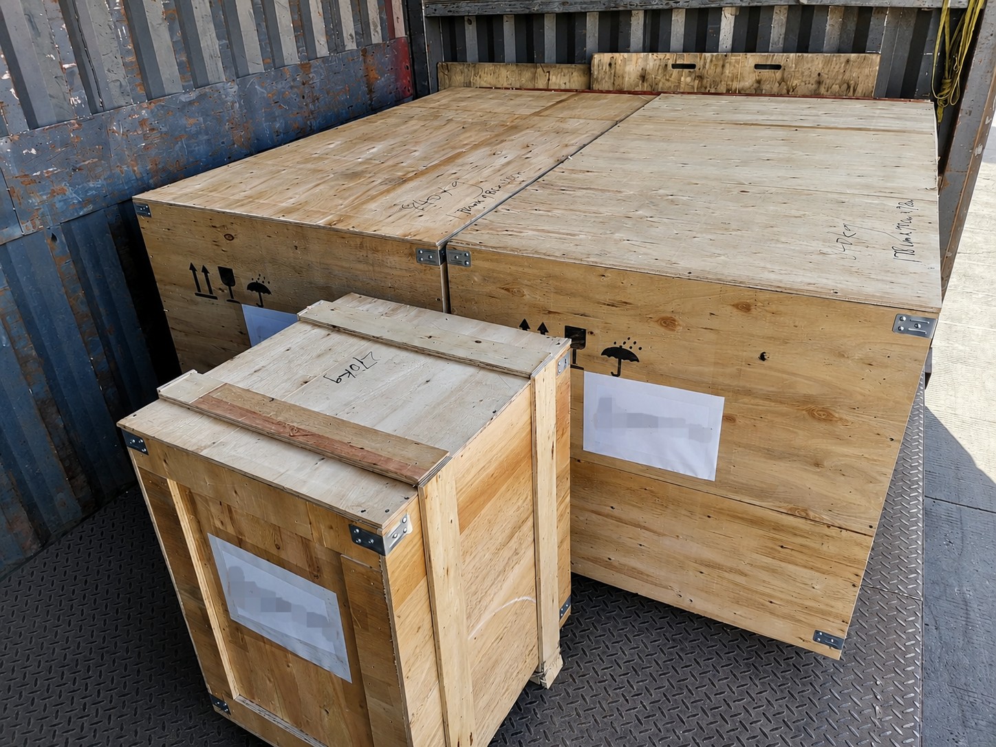 Sealed wooden export cases loaded onto the vehicle for dispatch..jpg Sealed wooden export cases loaded onto the vehicle for dispatch..jpg