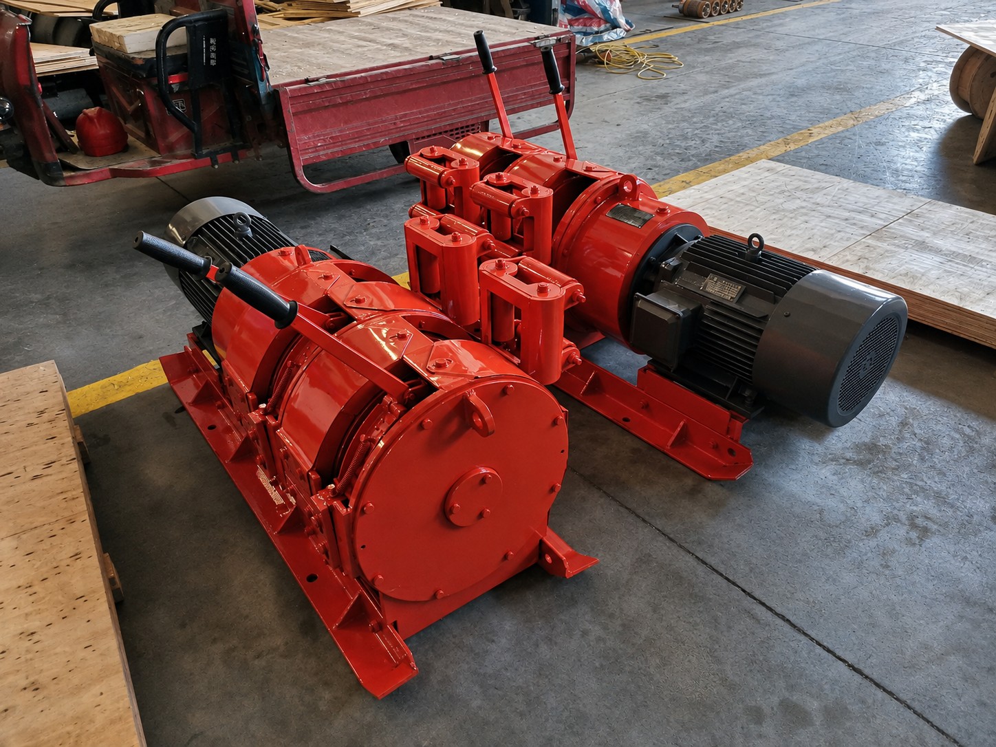 The 22 kW mining rake winch photographed on the factory floor before packing.jpg The 22 kW mining rake winch photographed on the factory floor before packing.jpg
